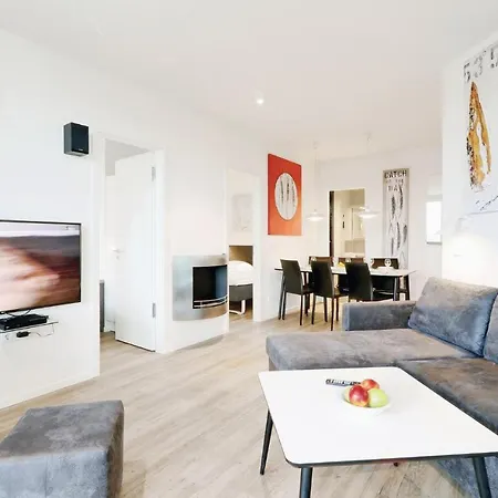 3 Bedroom Cozy In Travemuende Apartment *